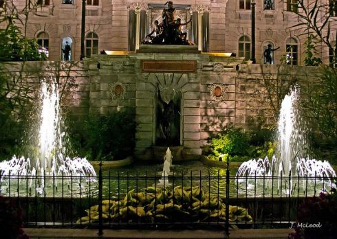 fountainsinfrontofquebecparliamentbulidings